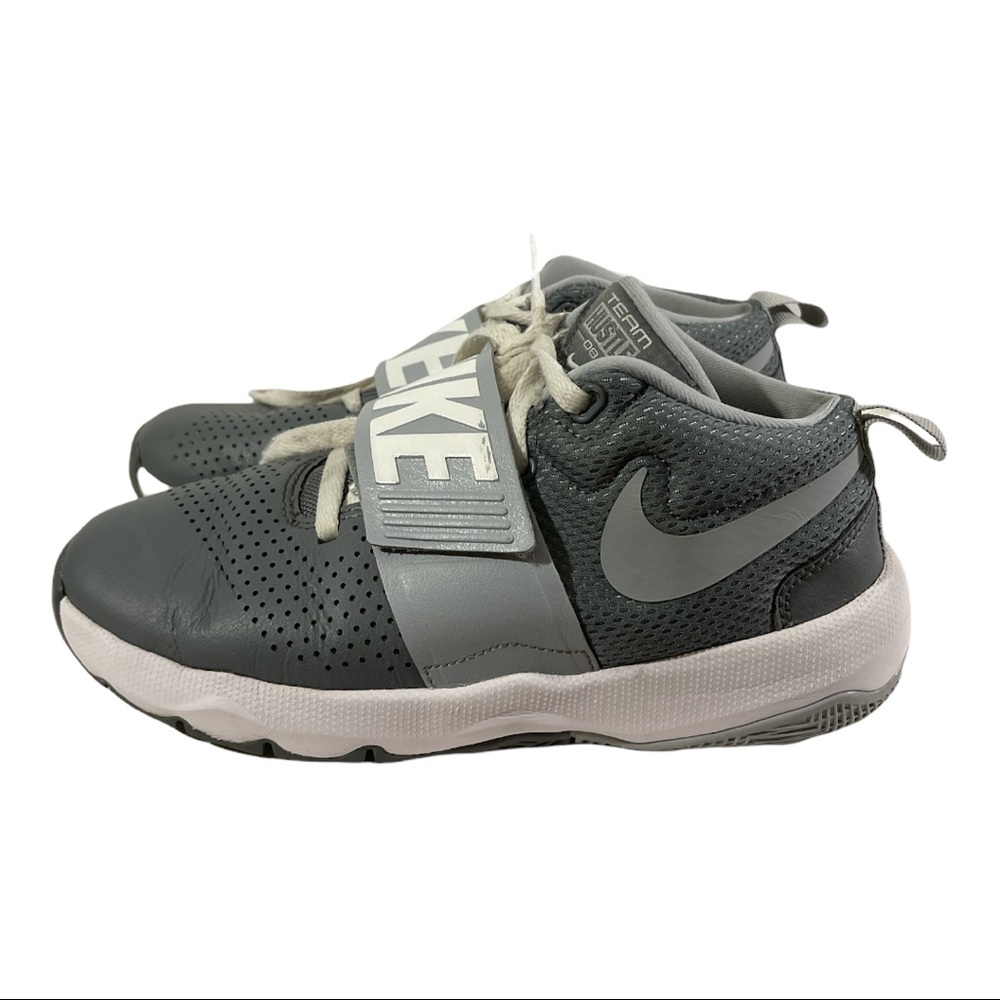 NIKE TEAM HUSTLE‎ shoes